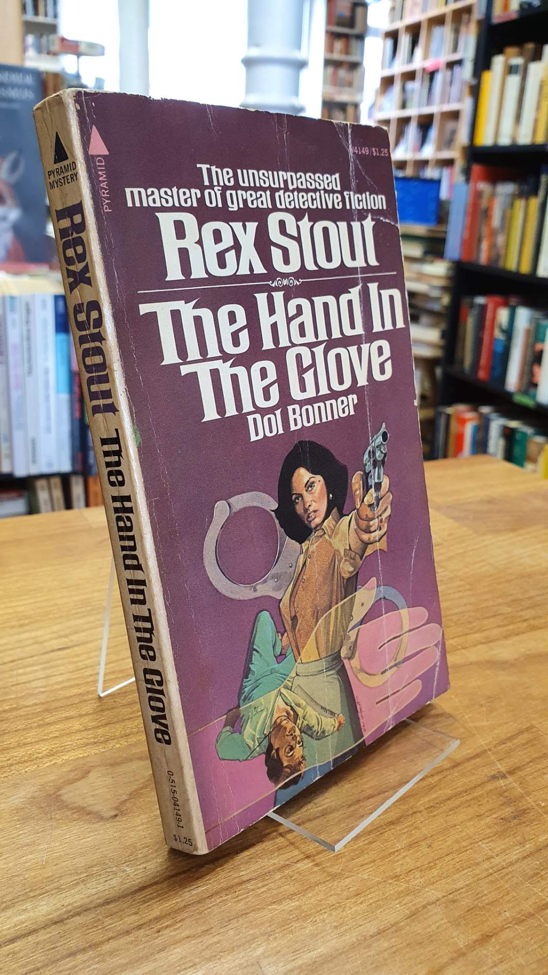 Stout, The hand in the Glove,