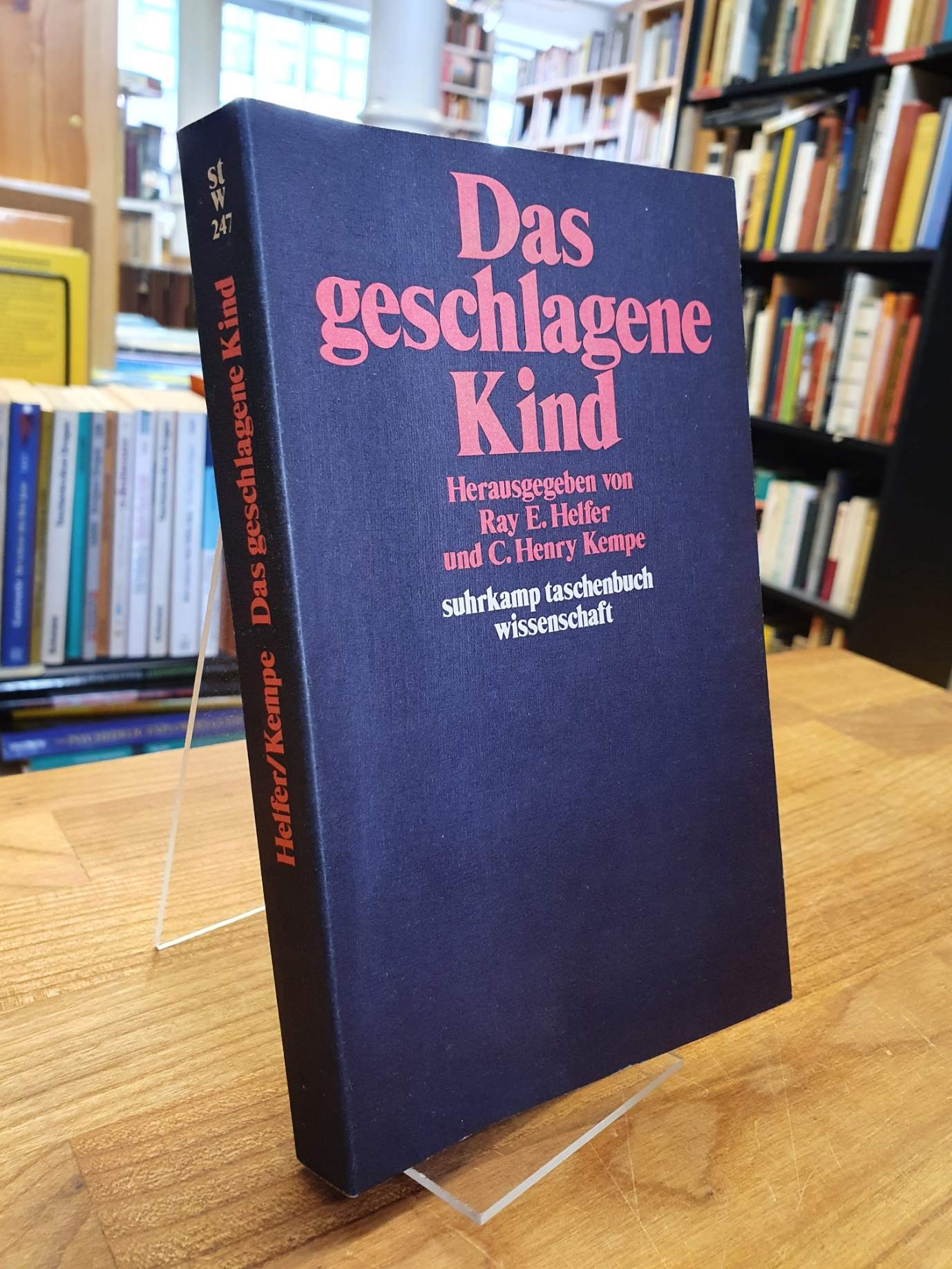 Helfer, Das geschlagene Kind – Mit einer Einleitung von Gisela Zenz,