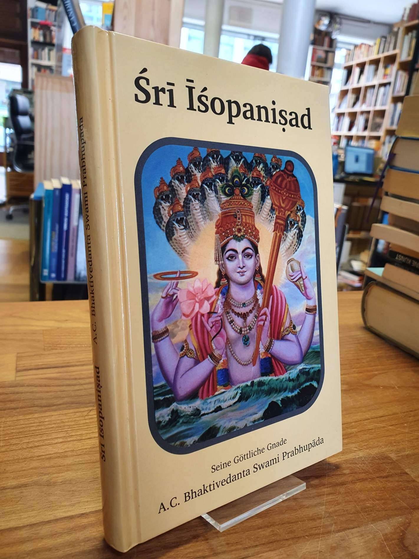 Bhaktivedanta, Sri Isopanisad – Die Erkenntnis, die uns Krsna, der höchsten gött