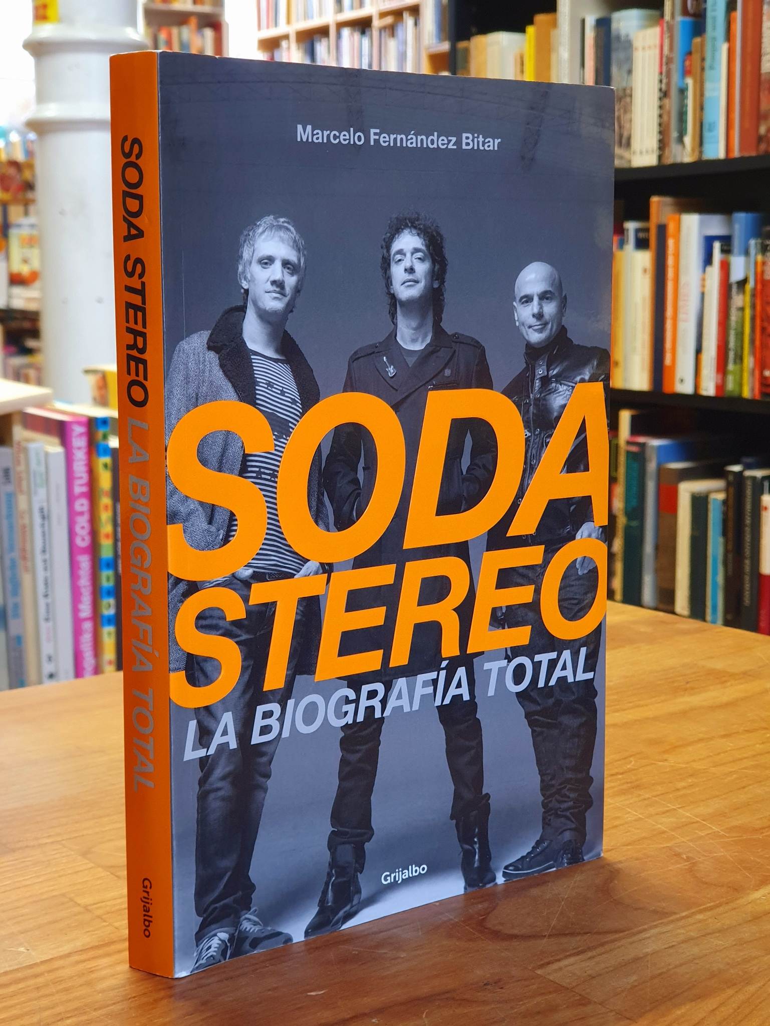 Bitar, Soda Stereo – La biografía Total. Bitar, Soda Stereo – La biografía Total.