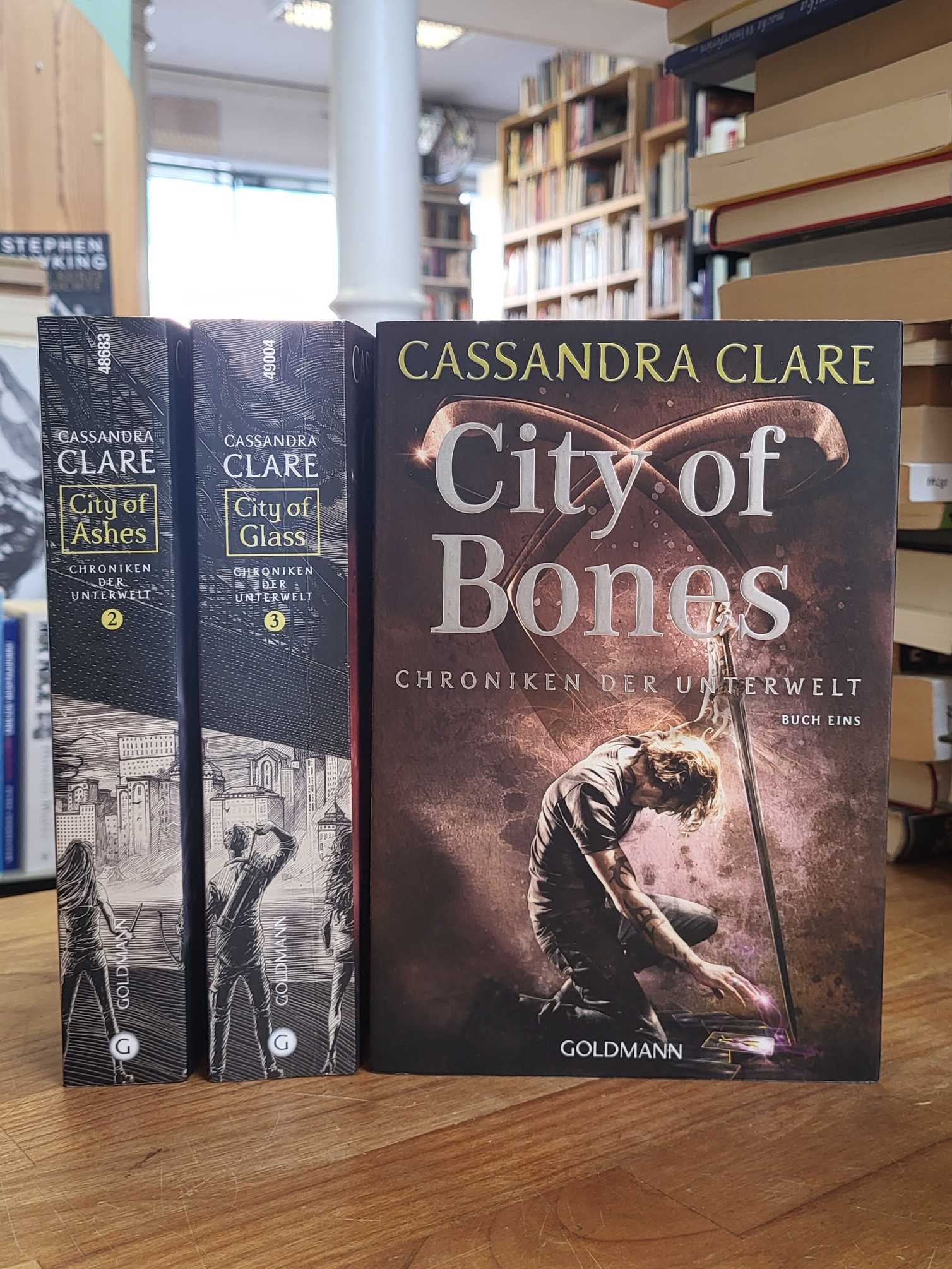 Clare, die ersten 3 Bände der ‚Chroniken der Unterwelt‘, Buch Eins: City of Bone Clare, die ersten 3 Bände der ‚Chroniken der Unterwelt‘, Buch Eins: City of Bone