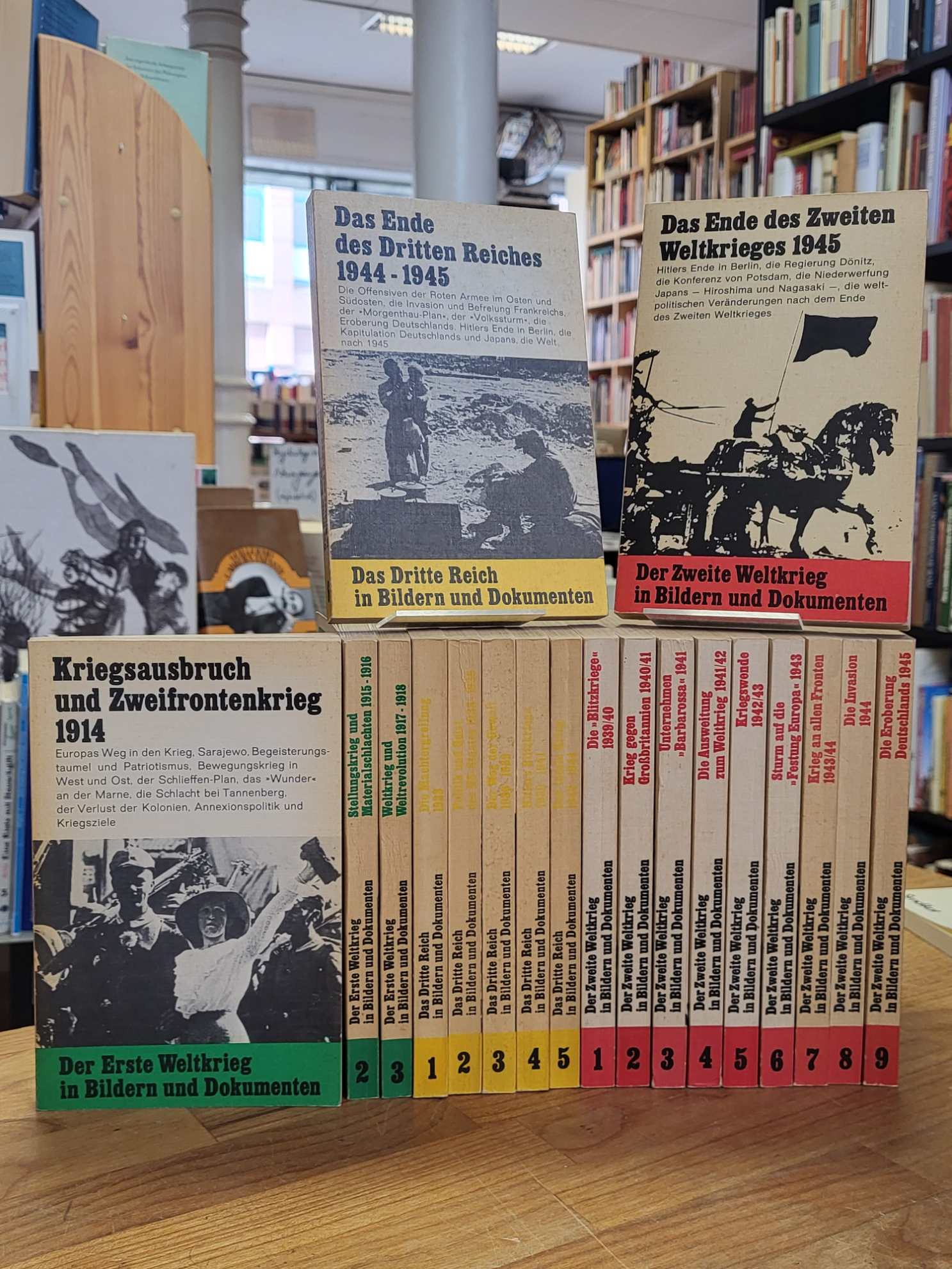 Konvolut aus 3 Reihen – 19 Bände: ’Der Erste Weltkrieg in Bildern und Dokumenten