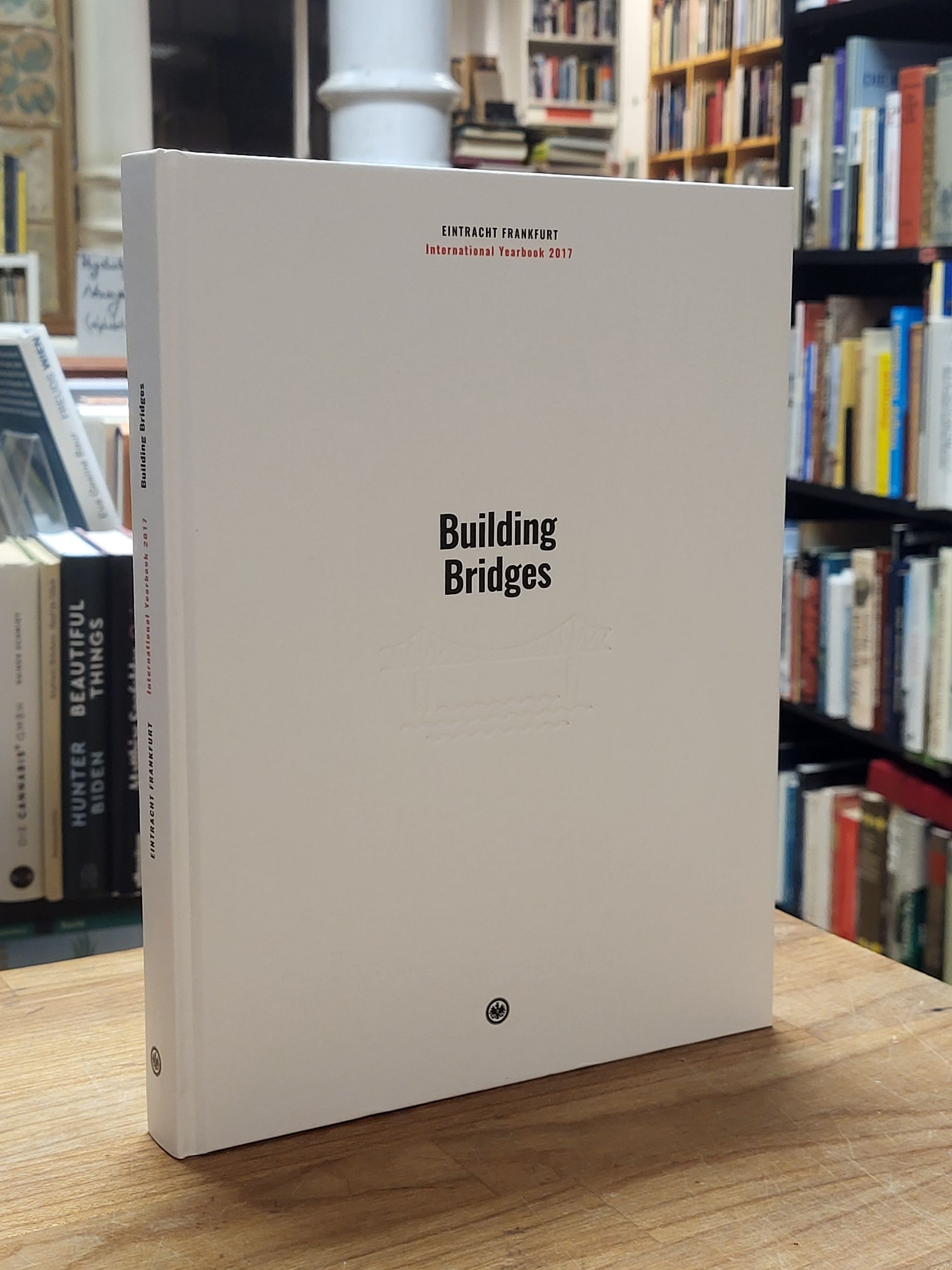 Strasheim, Eintracht Frankfurt – Building Brdiges,