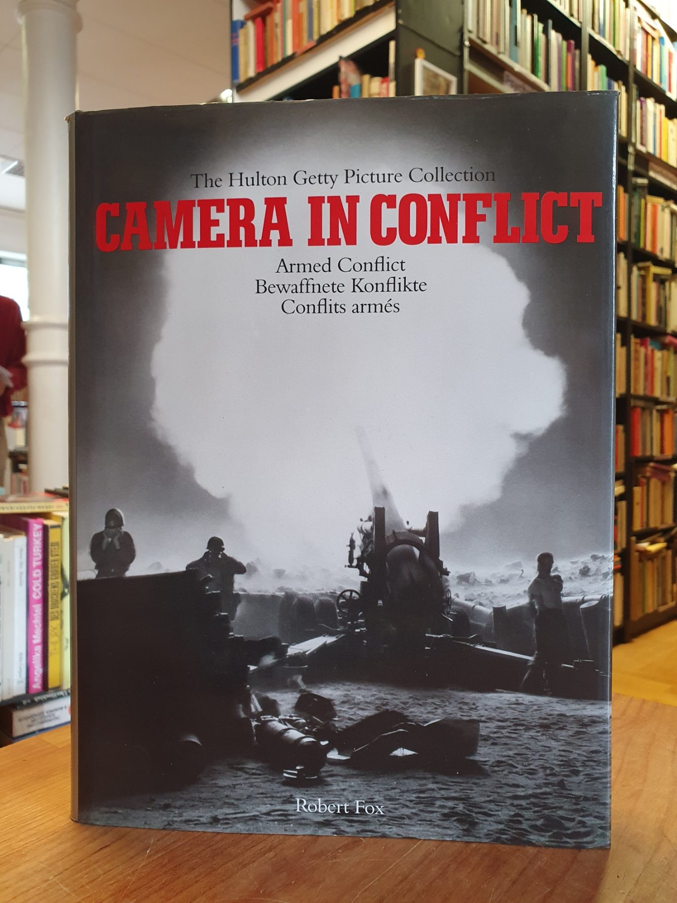 Camera in conflict – Armed conflict = Bewaffnete Konflikte = Conflits armés, Camera in conflict – Armed conflict = Bewaffnete Konflikte = Conflits armés,