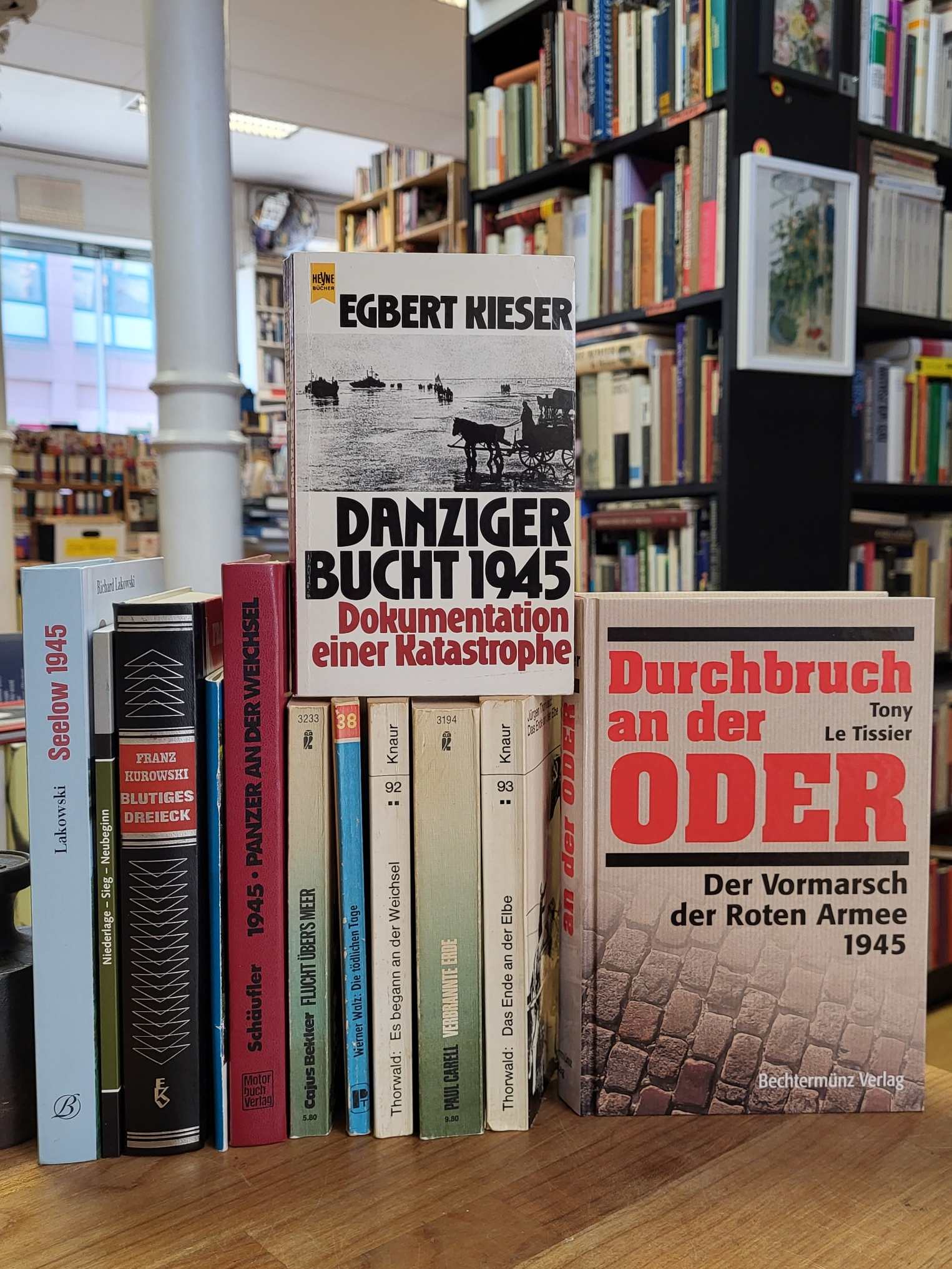 div. Autoren, ostfront 1944/45 – Konvolut von Sachbüchern, div. Autoren, ostfront 1944/45 – Konvolut von Sachbüchern,