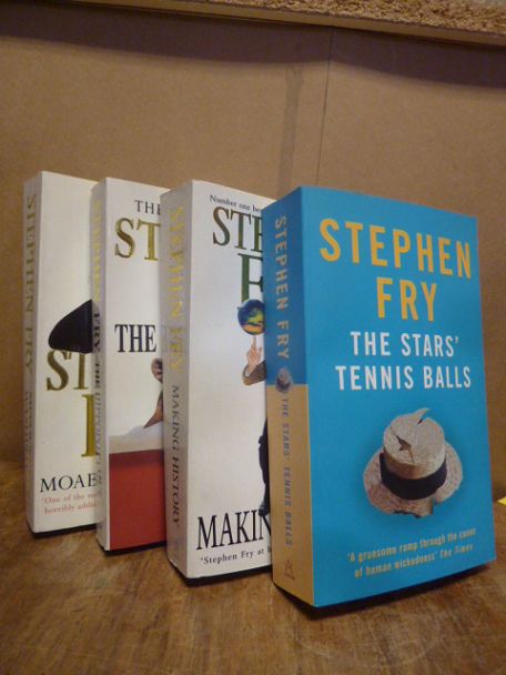 Fry, Konvolut von vier Stephen-Fry-Taschenbüchern in englicher Sprache: The Star