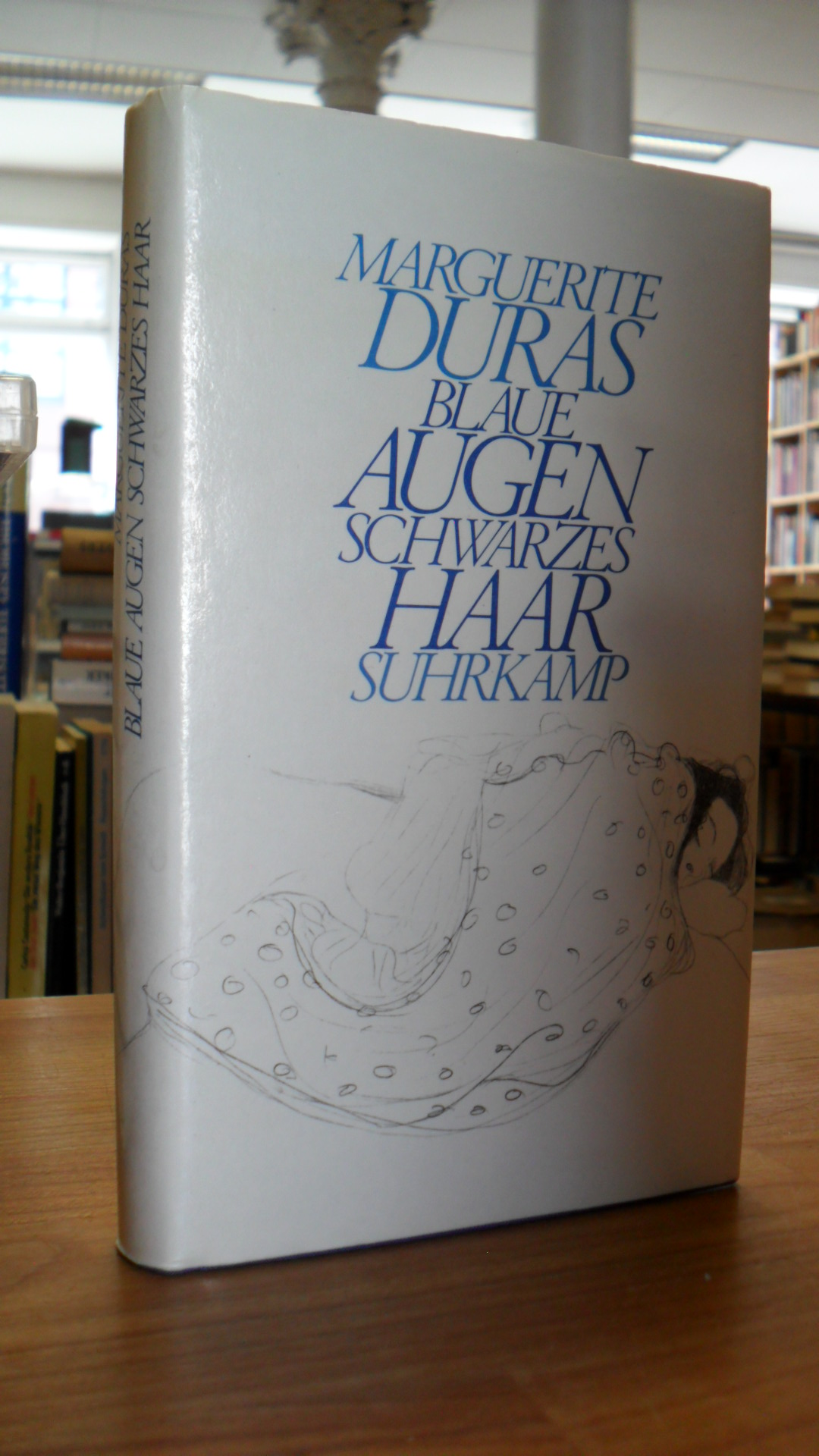 Duras, Blaue Augen schwarzes Haar,